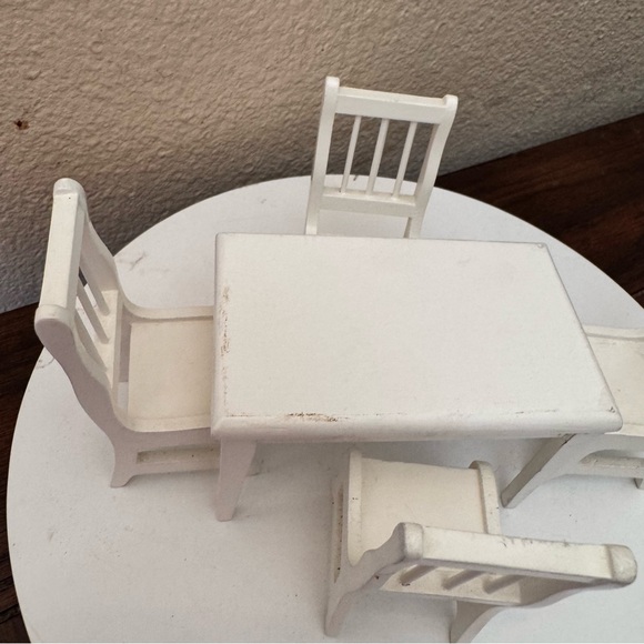 Vintage dollhouse furniture White Miniature Dining Table and Chairs Set - Picture 8 of 8